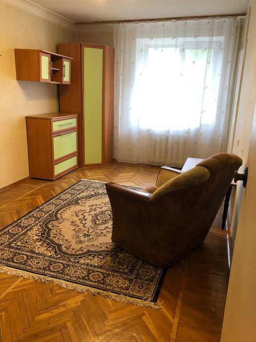 Оренда 3 к.кв.( поруч  м.Деміівська)