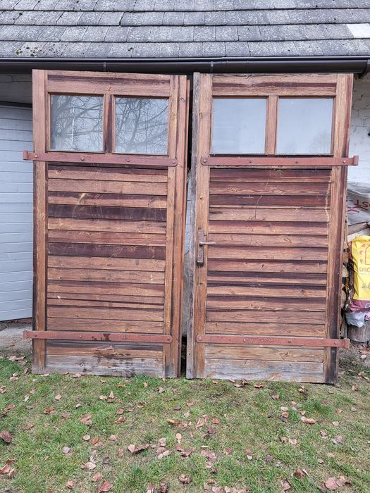 Drzwi drewniane garażowe