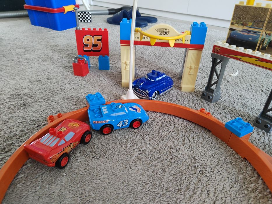 Mega blocks tor wyścigowy auta cars Złomek zygzak