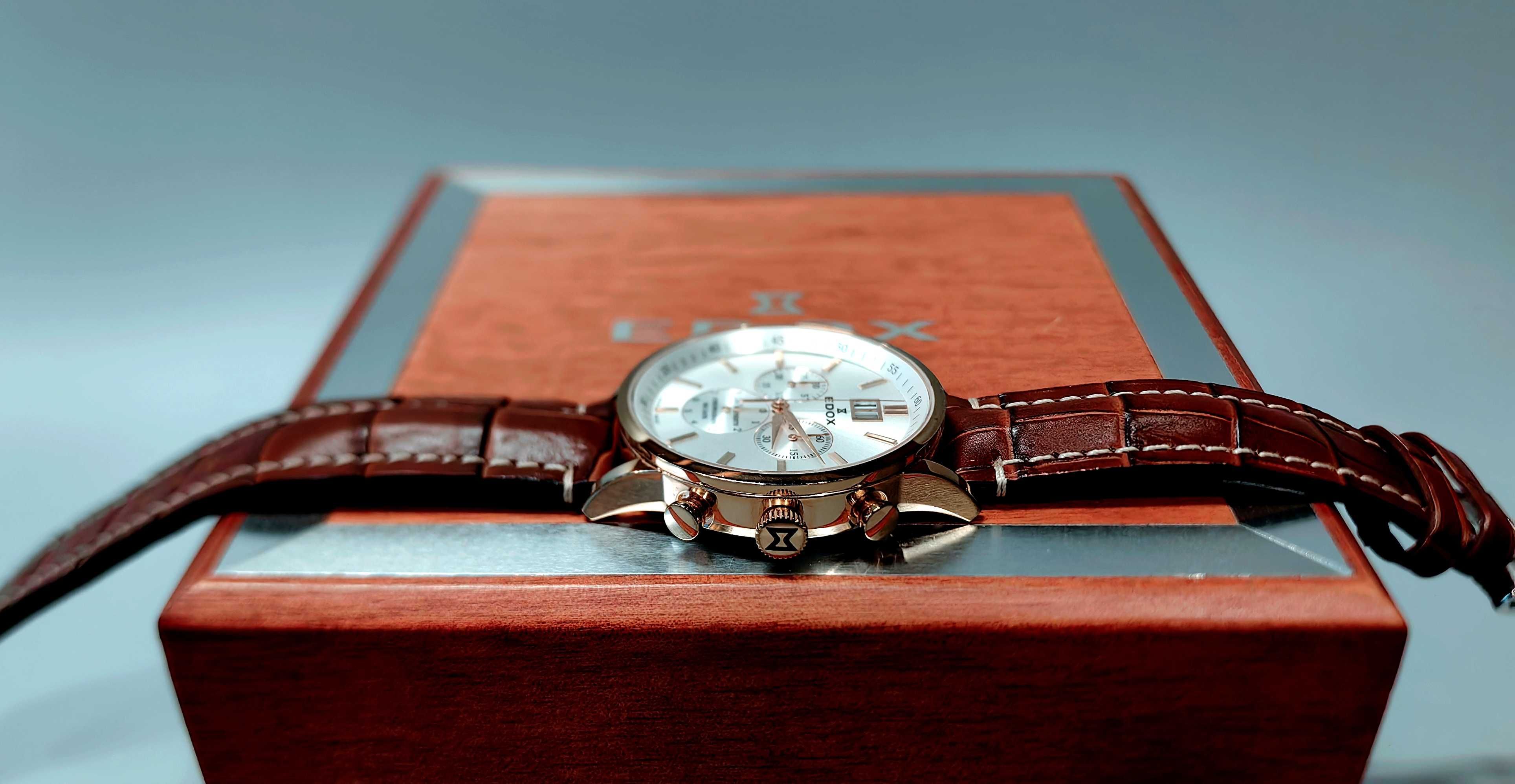 Zegarek EDOX Les Vauberts Big Date Rose Gold PVD Chronograph Pudełko