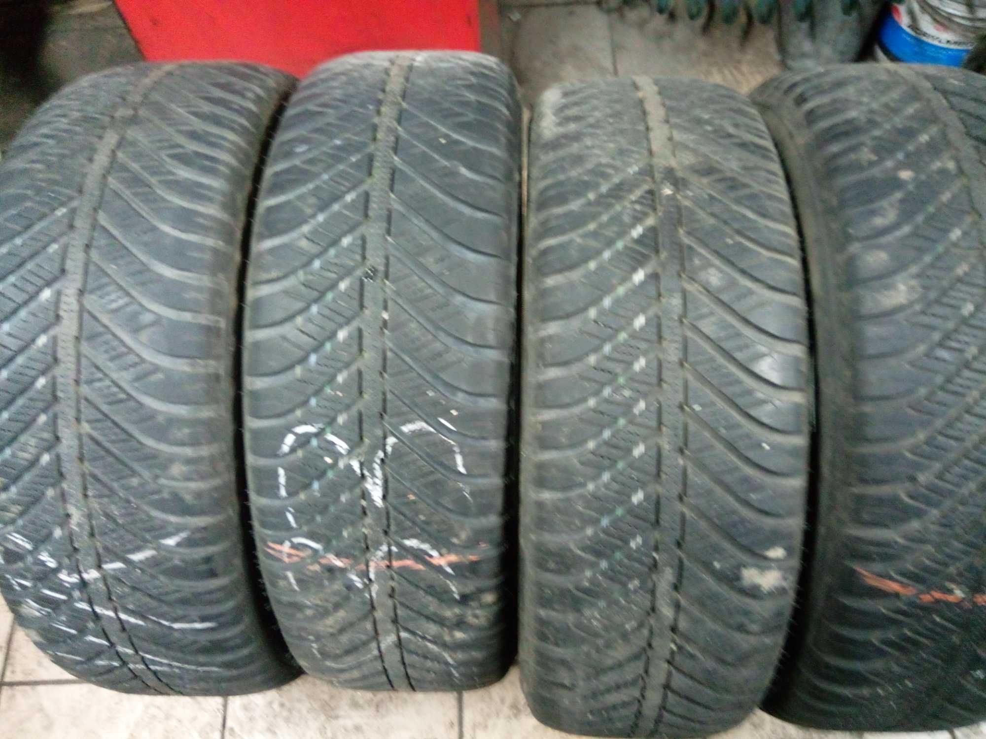 Opony 215/60/16 Goodyear Vector 4season