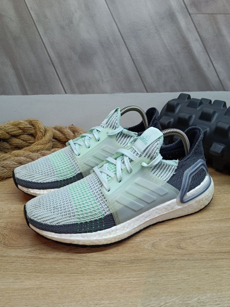 Damskie buty sportowe sneakersy Ultraboost 19