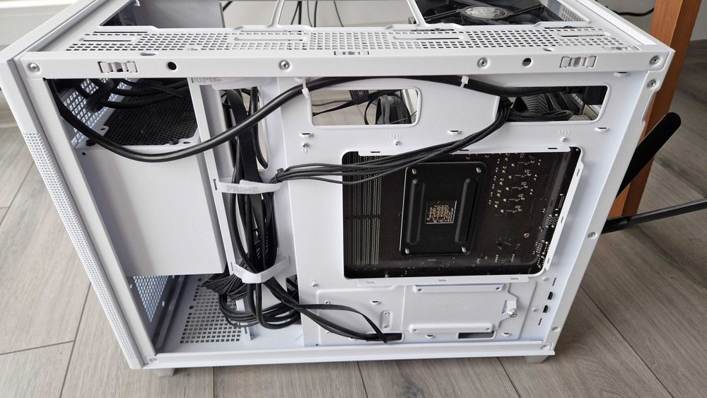 Komputer PC do gier (Ryzen 5 5600x, RX7600, 32Gb Ram, SSD 512Gb)