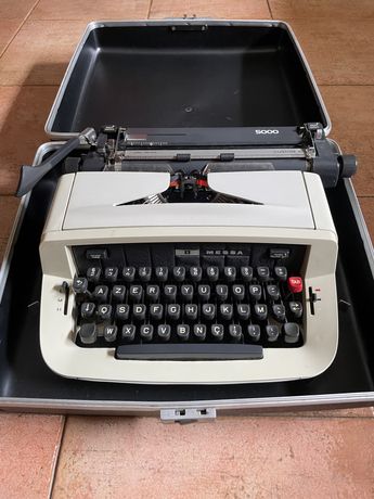 Máquina de Escrever da Marca Messa 5000