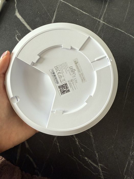 Точка доступу Ubiquiti UniFi 6 Lite Access Point (U6-Lite) в коробці