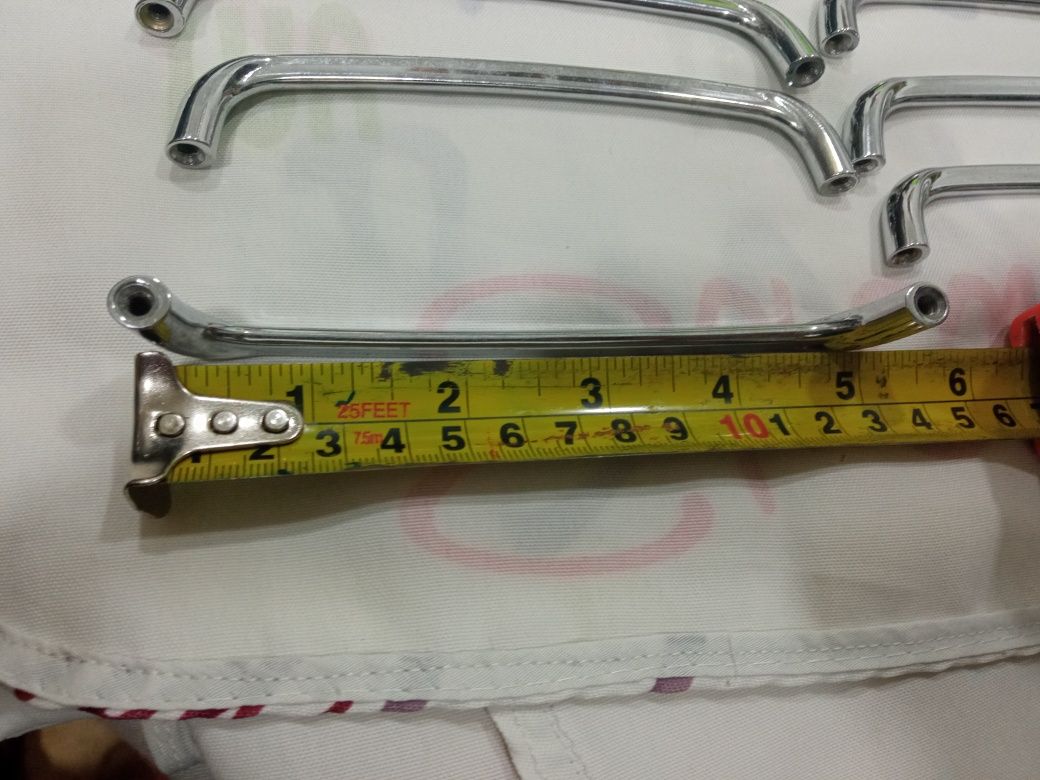 1€ a unidade puxadores novos, entrego em Rio tinto ou envio CTT