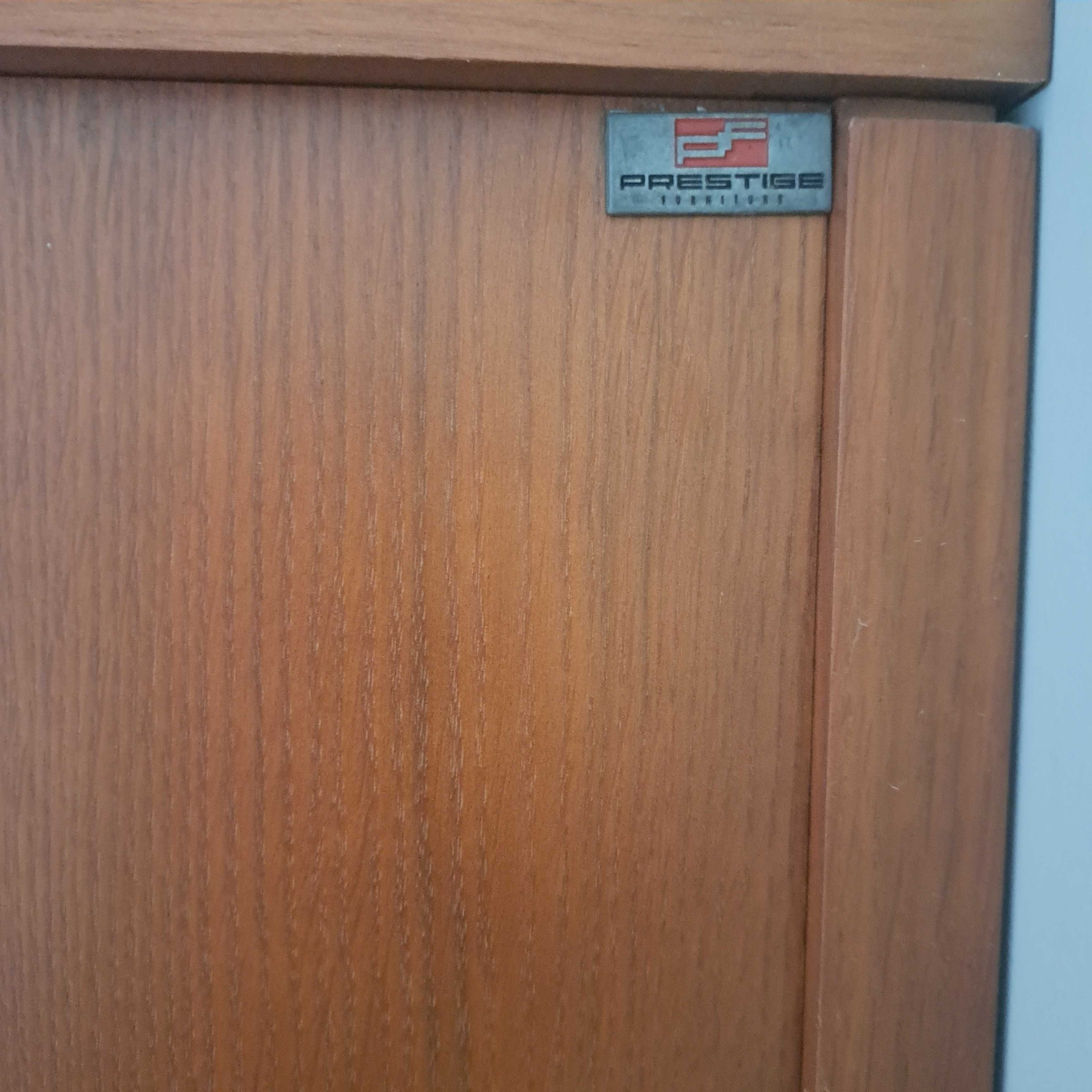 Komplet mebli do jadalni lub salonu z serii PRESTIGE