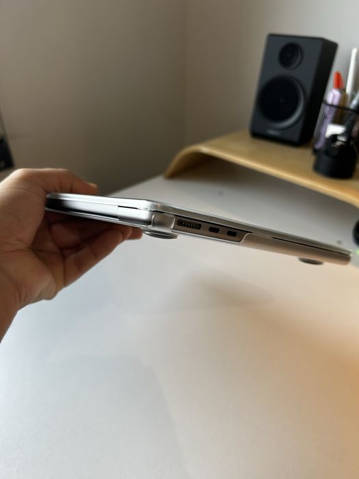 MacBook Air M3 (2024) – 8 GB RAM / 256 GB SSD