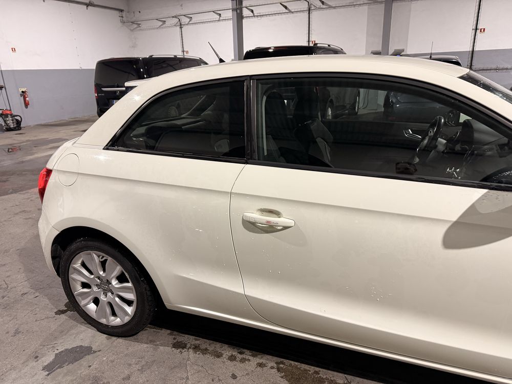 Audi A1 1.6 TDI - 2012 - Branco - 2 Portas