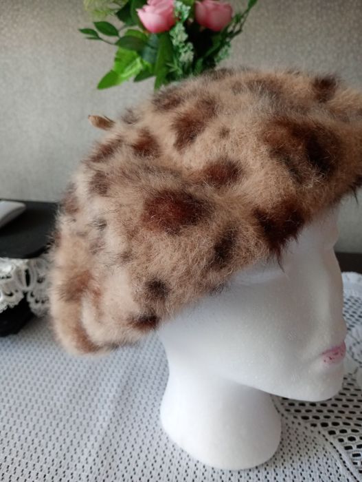 Ładna czapka moherowa beretka damska