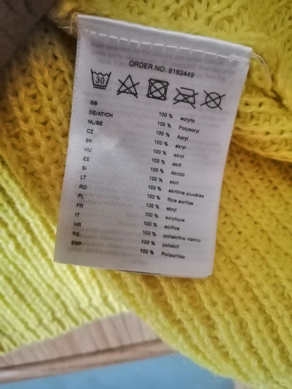 Sprzedam akrylowy sweterek XS
