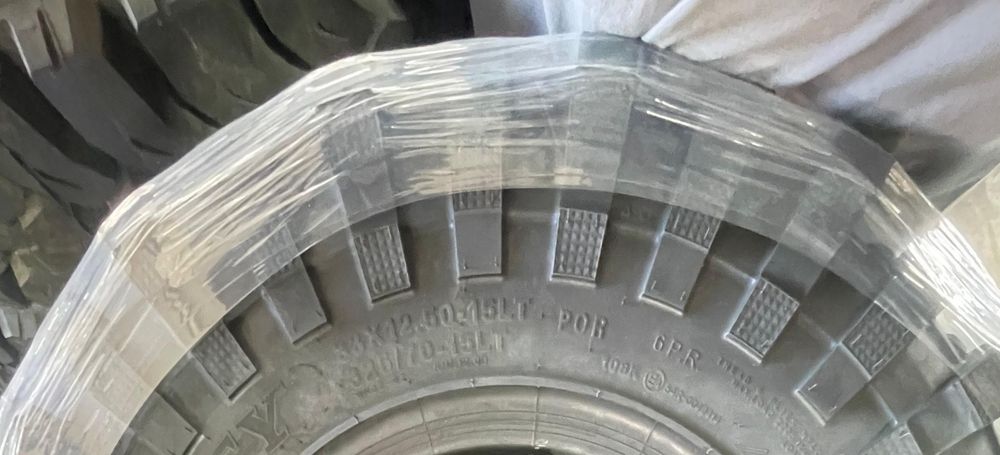 Pneus novos 33x12.5R15