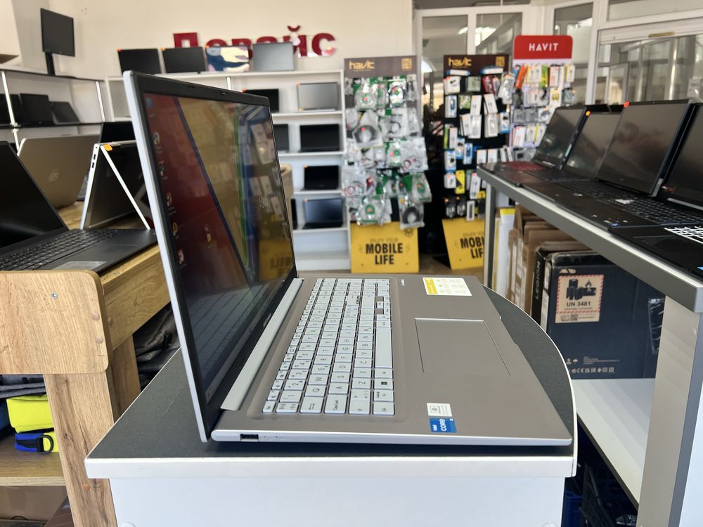 ASUS VIVOBOOK X1704ZA / Core I3-1215U / 16GB / 512SSD / 17.3 / IPS