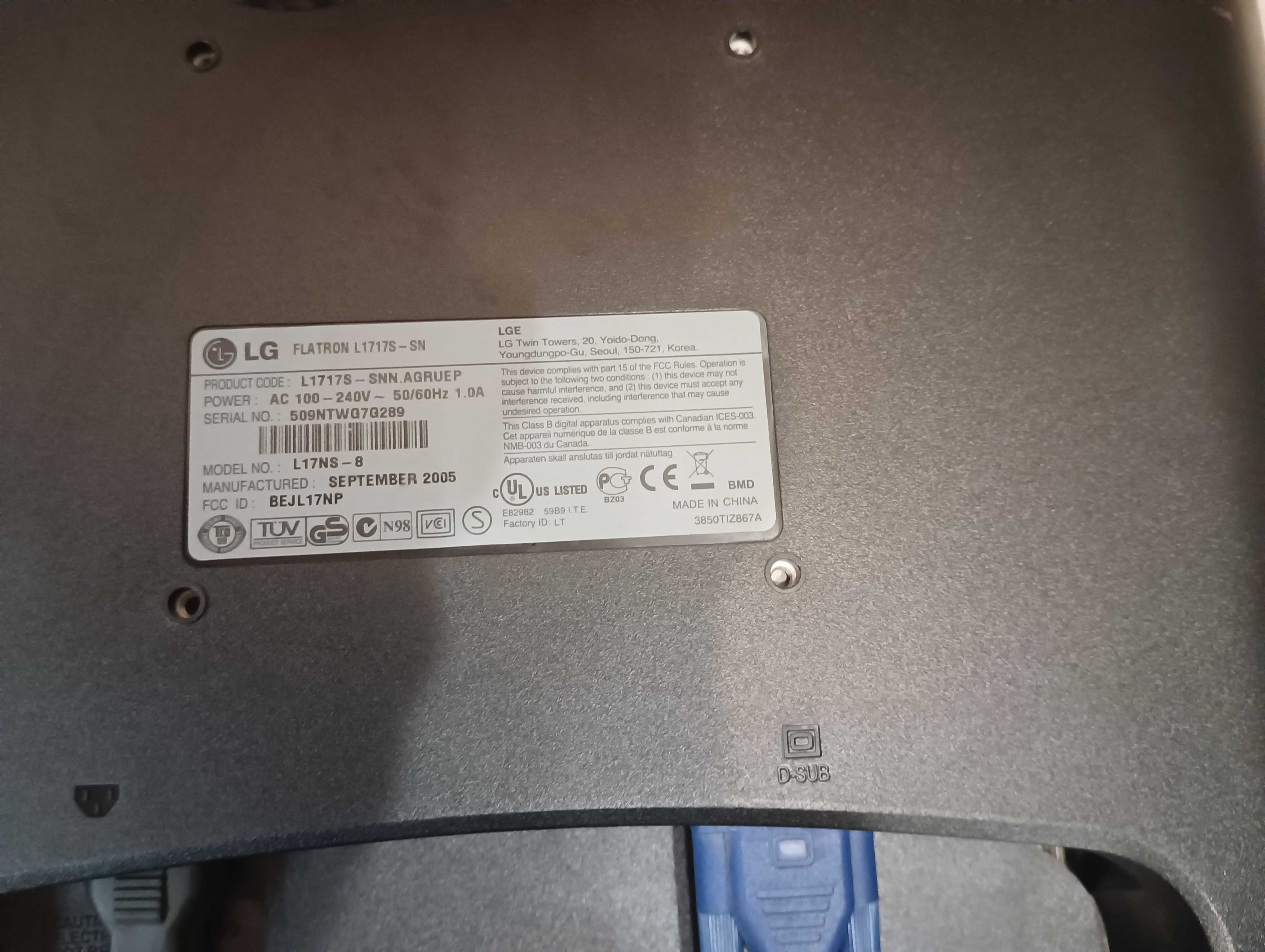 Продам монитор бу в рабочем состоянии LG Flatron L1717S-SN.