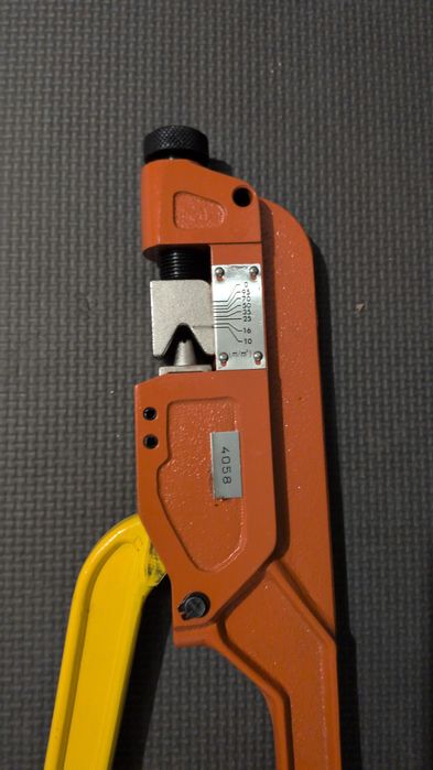 Vendo alicate de cravar