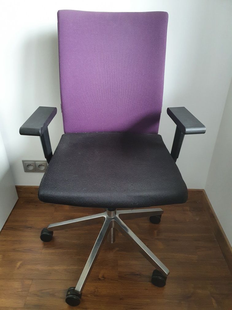 Fotel obrotowy obrotowe krzesło biurko fioletowo czarny stalowy mocny