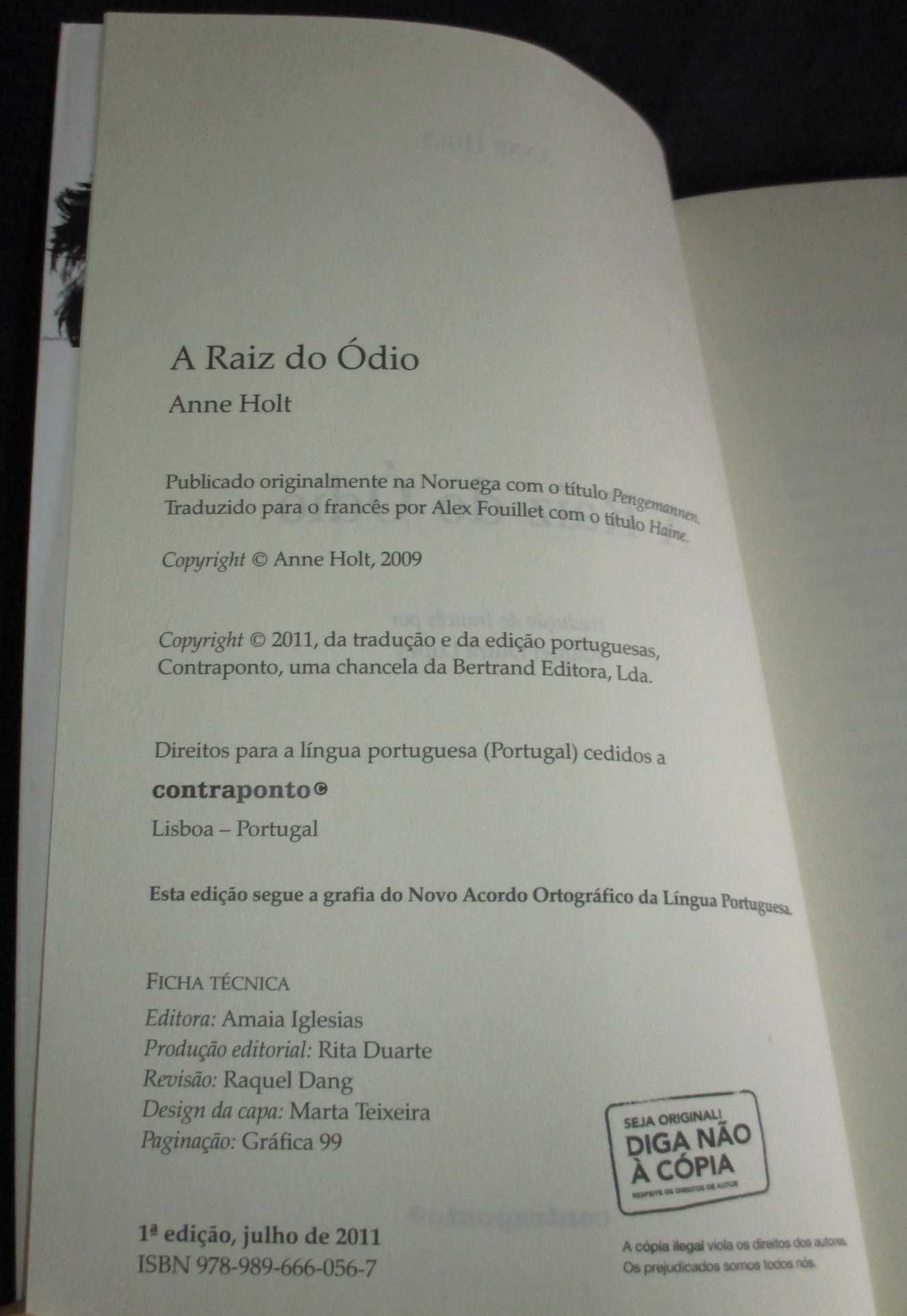 Livro A Raiz do Ódio Anne Holt