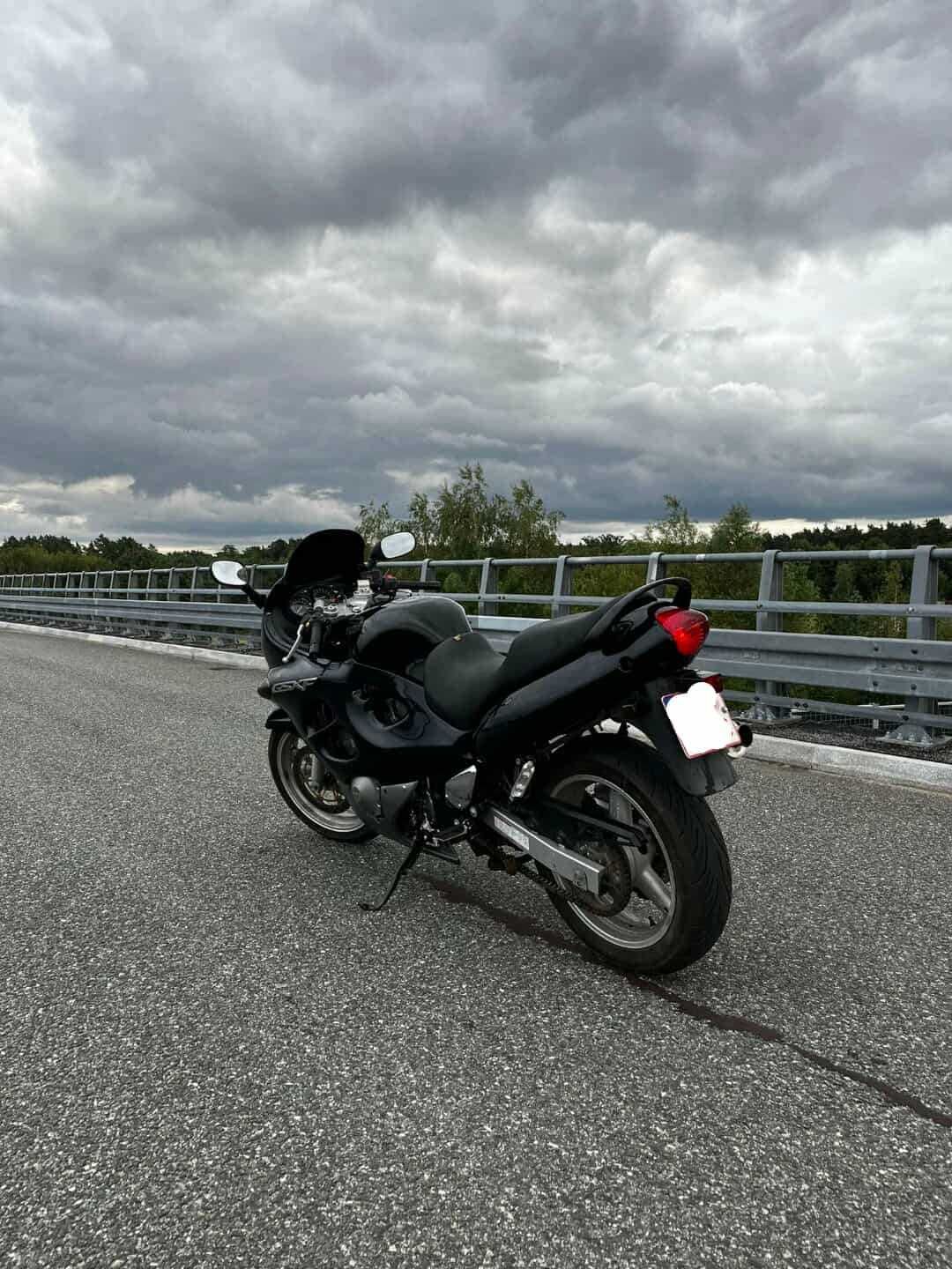**Sprzedam Suzuki GSX600F**