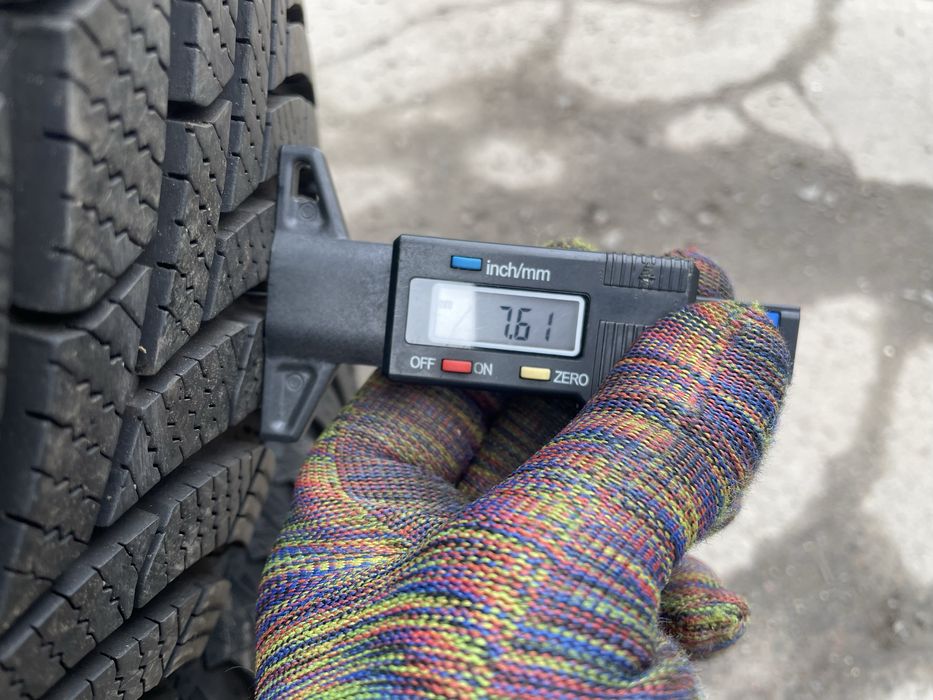 Майже нові зимові шини Sempeeit 225/50 R18