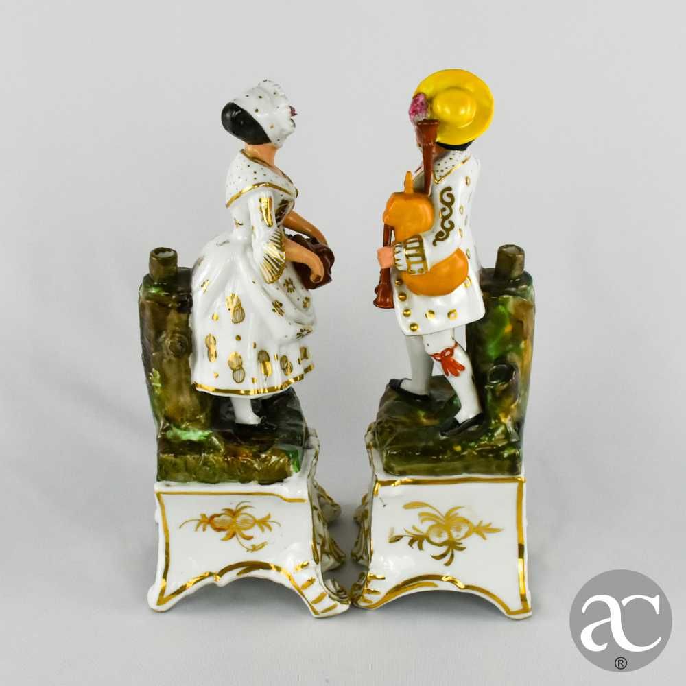 Par de figuras “Músicos”, porcelana Vieux Paris, policromadas séc. XIX