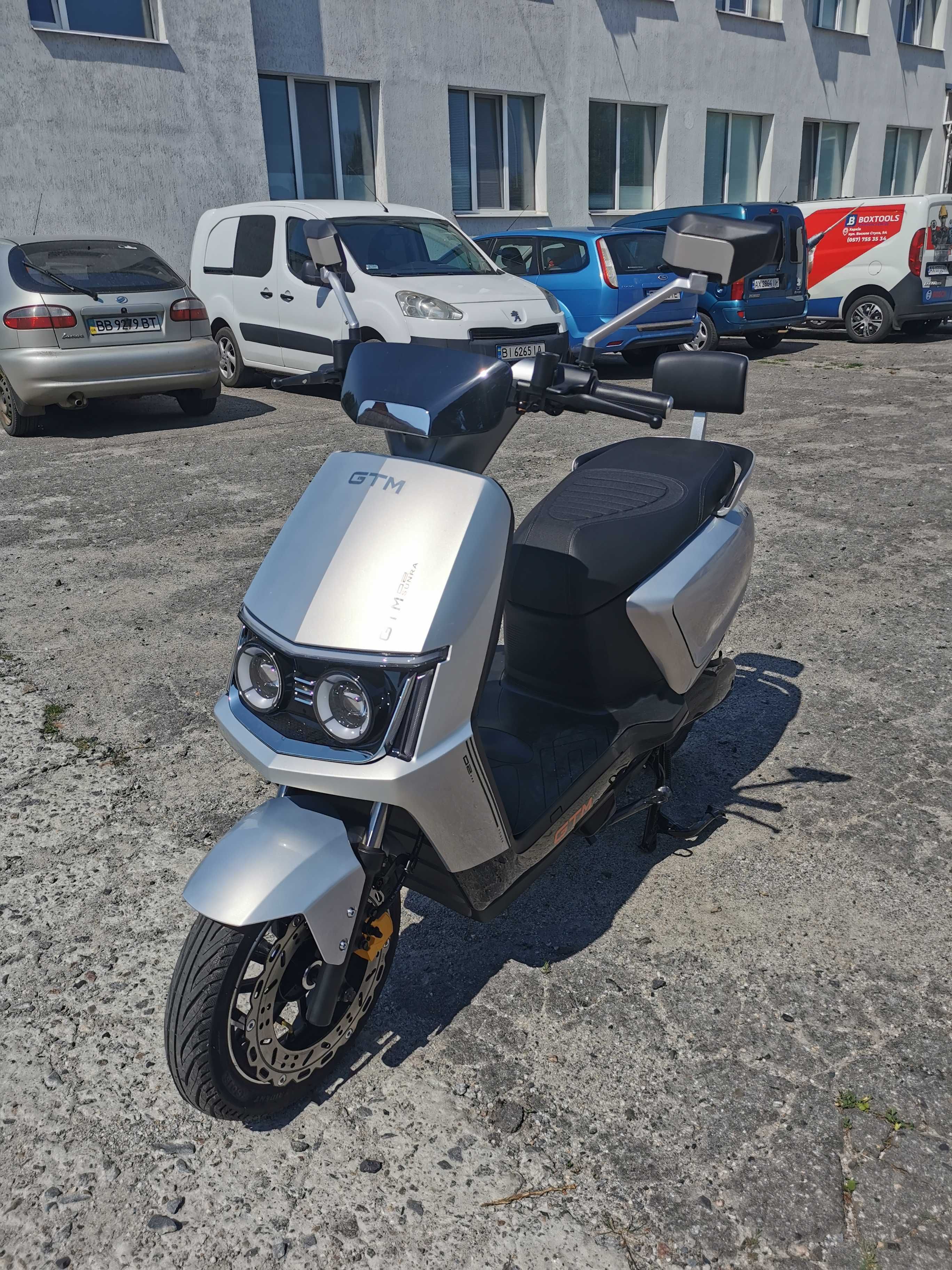 Електроскутер GTM Flex 1500W 72V 26Ah (83817)
с гарантией без пробега