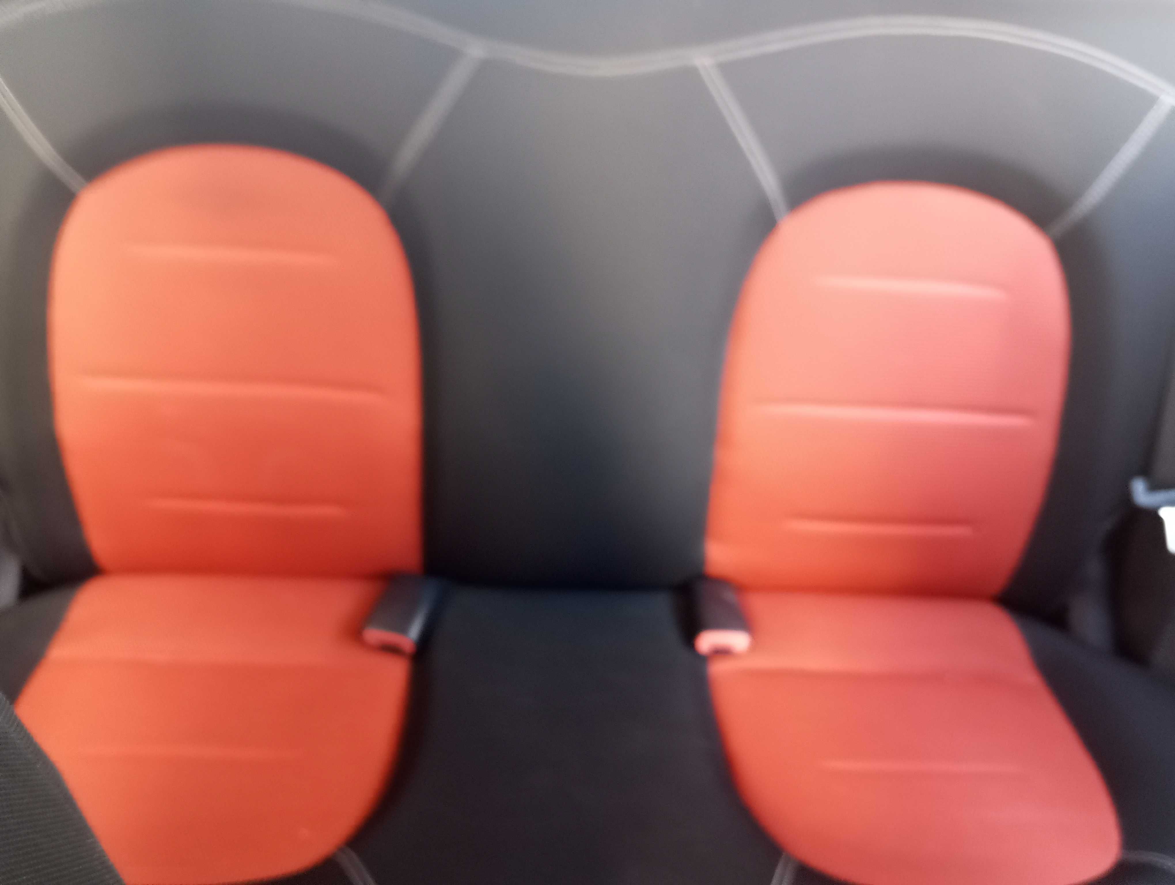 Carro citadino em bom estado