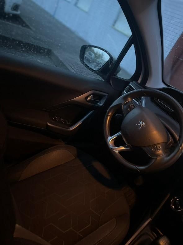 Carro Peugeot 2008