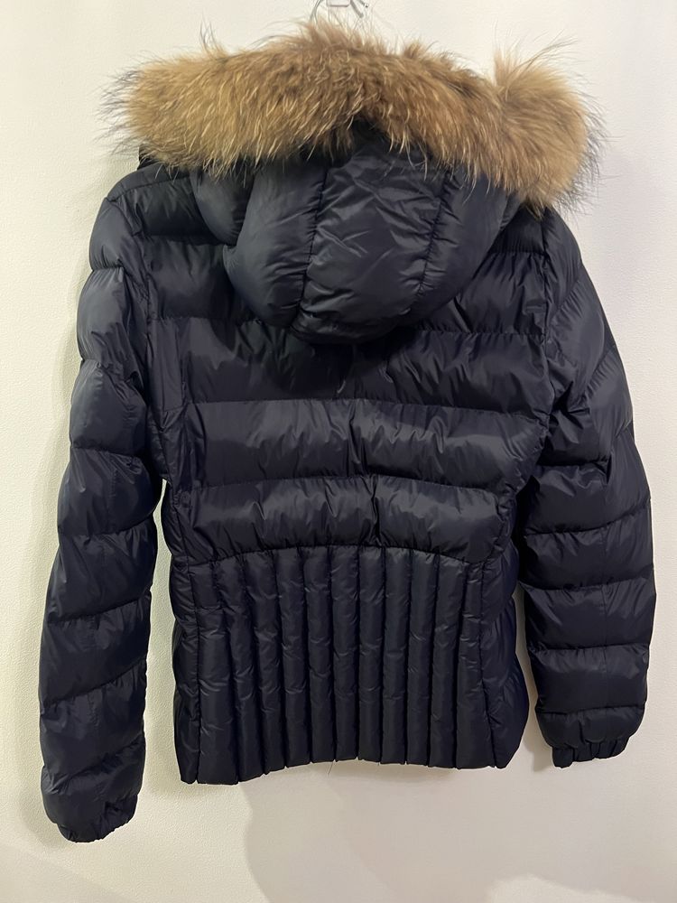 Kurtka granatowa z napisem Moncler