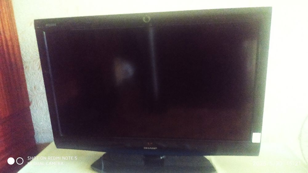 Телевизор Sharp б/у.