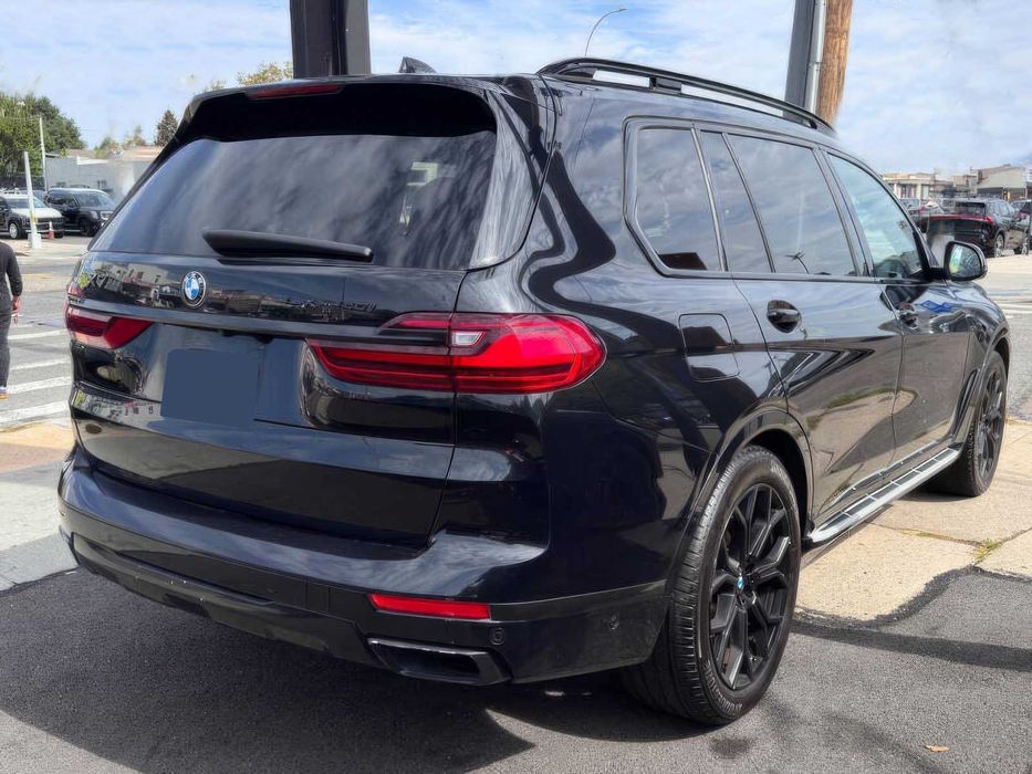 BMW X7 xDrive40i      2022