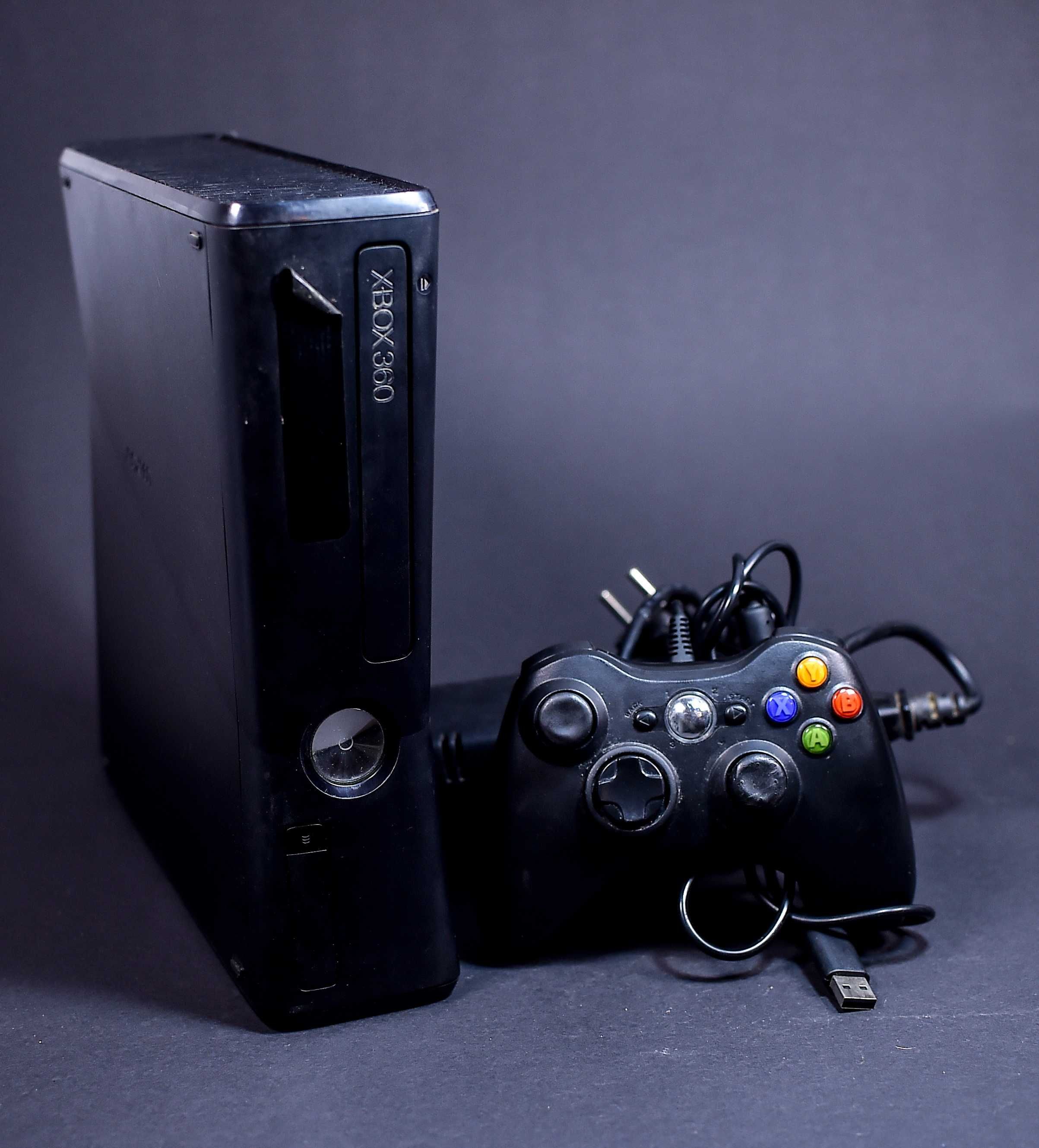 Konsola Xbox 360 320 GB + Pad