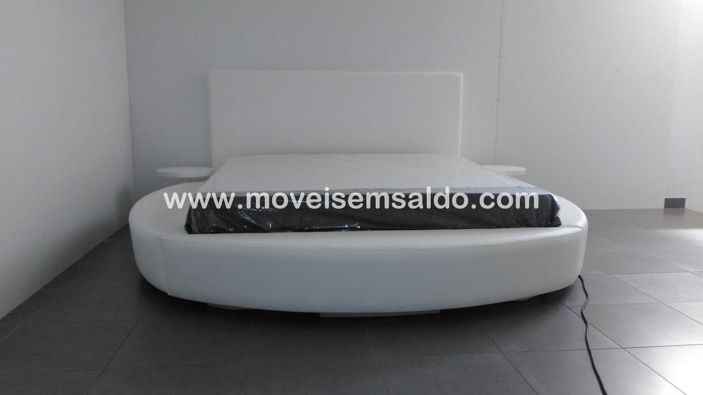 Cama de Casal Redonda Estofada - Ref.ª Giovana - Todas Cores e Medidas