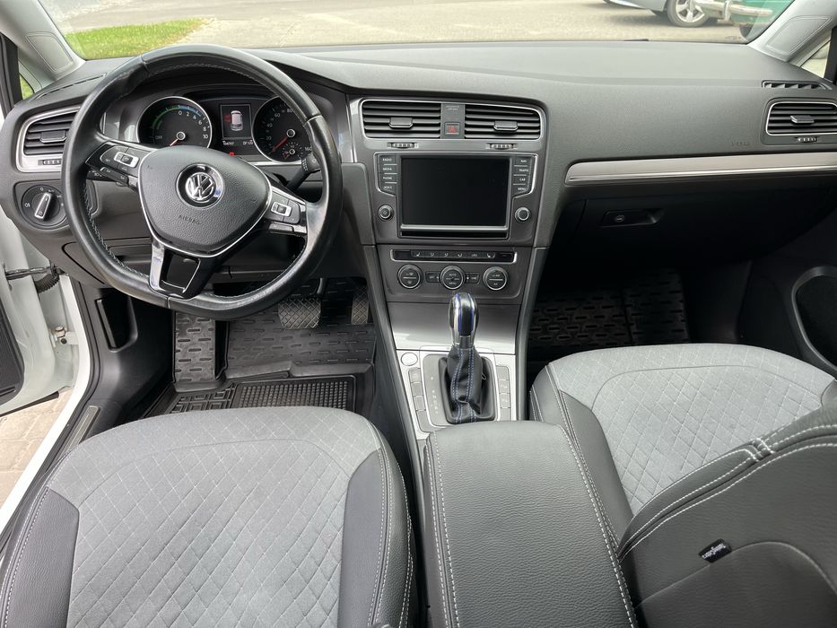Volkswagen e-golf 2014 рік