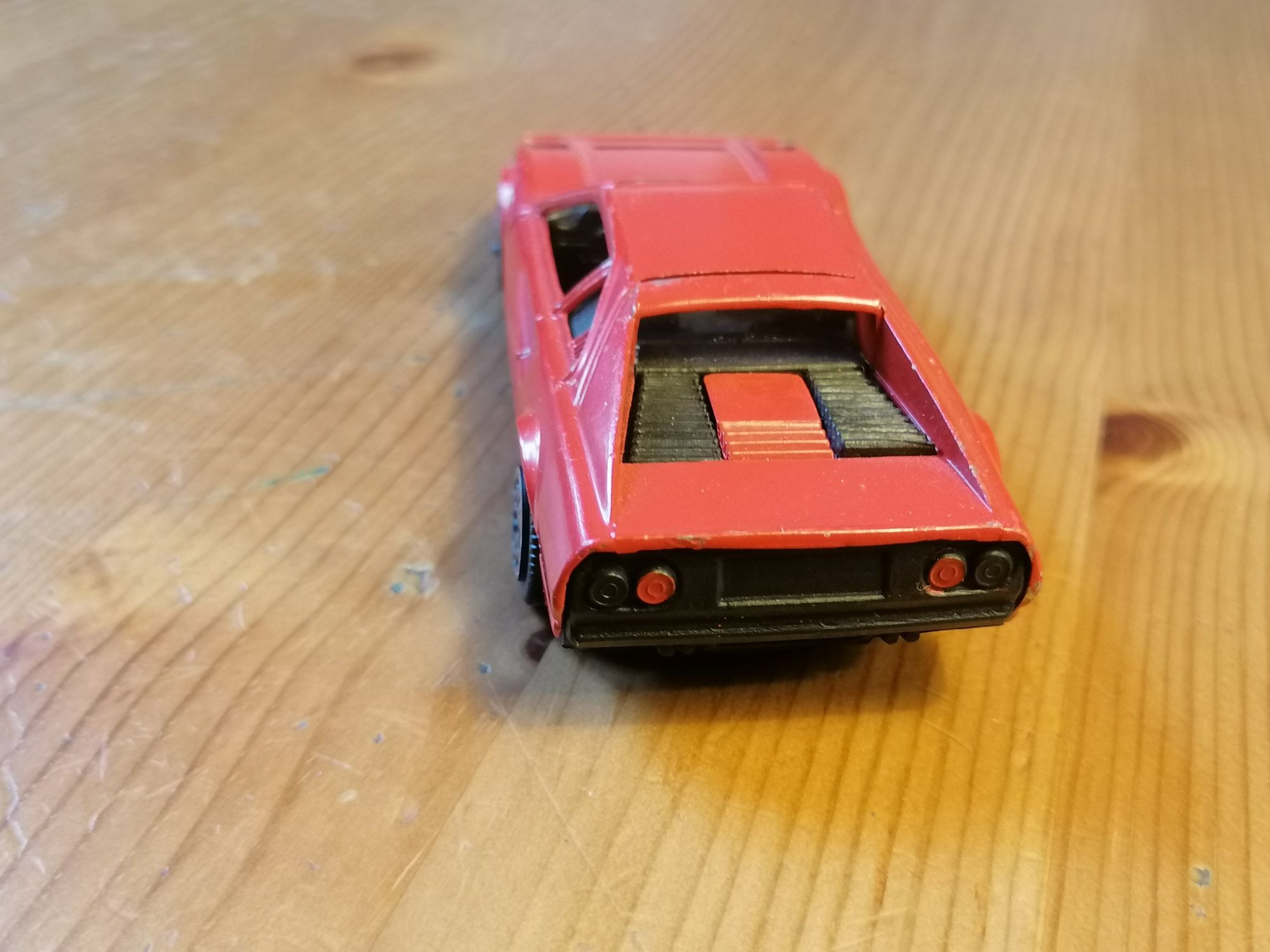 Ferrari 208 Turbo Hot Wheels Skala 1:43