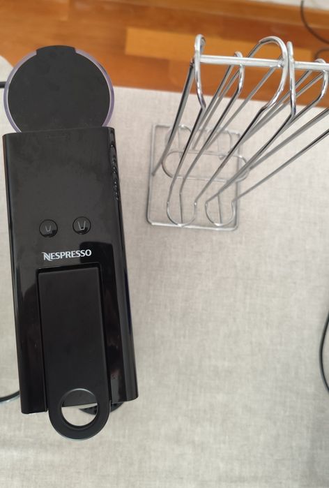Máquina Café Nespresso Essenza Mini Preto