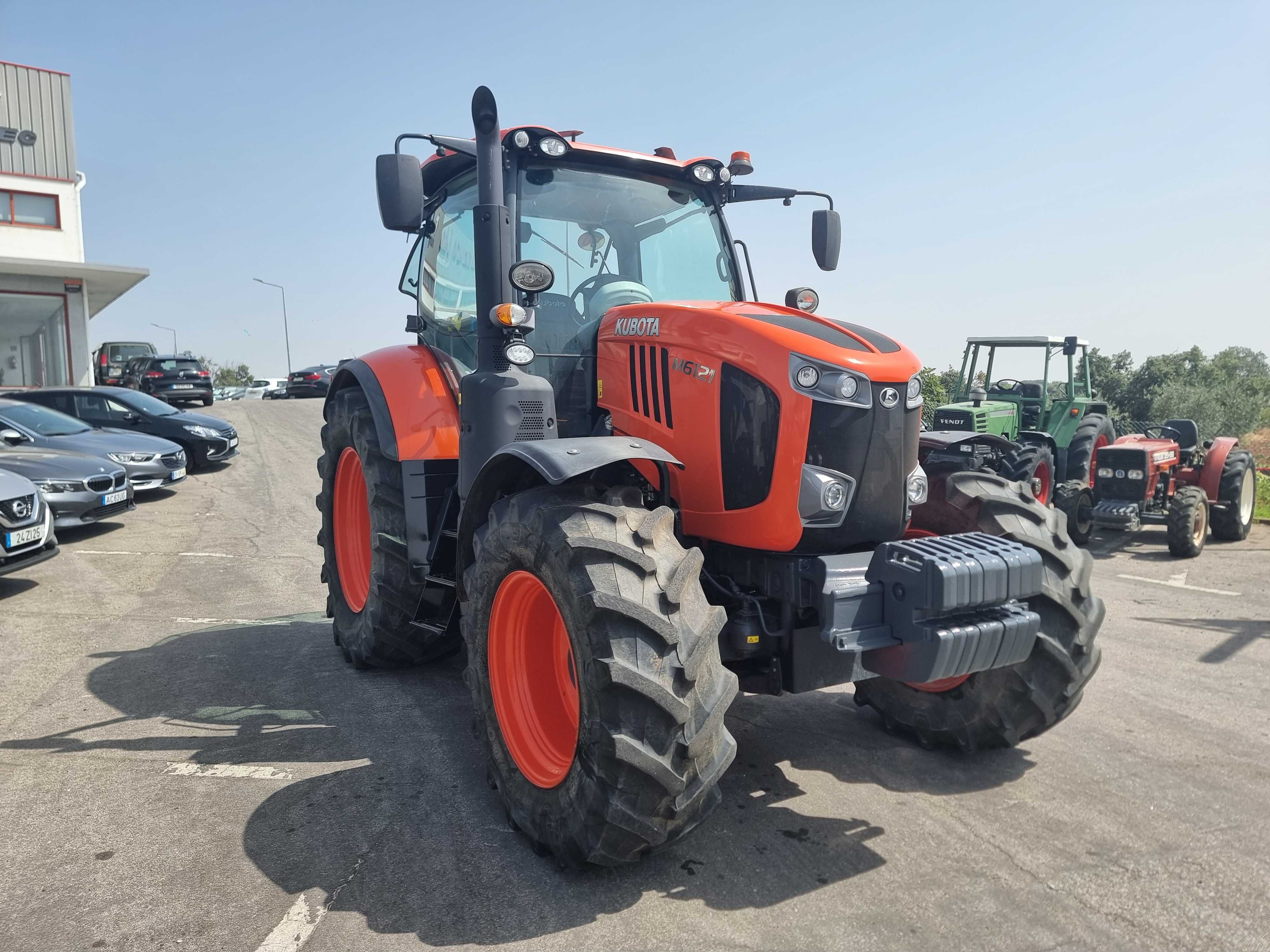 Kubota M6121 - Com apenas 1330,1 horas