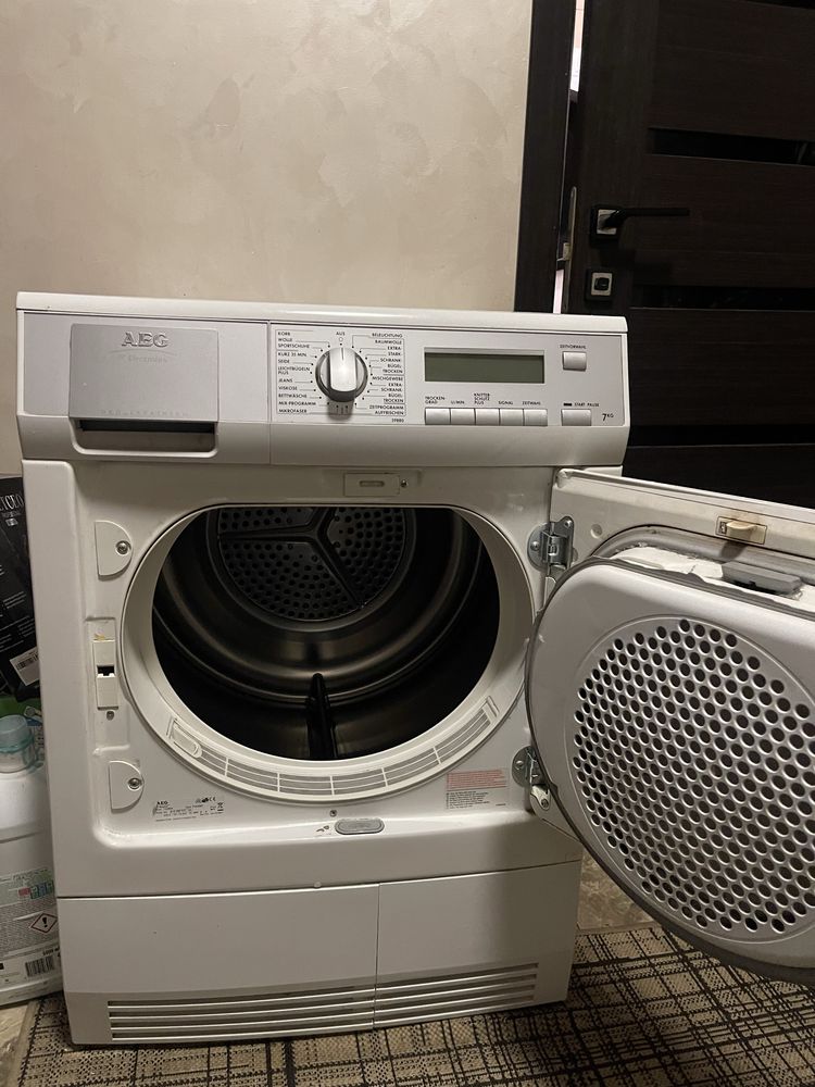Сушильна машина AEG 7кг
