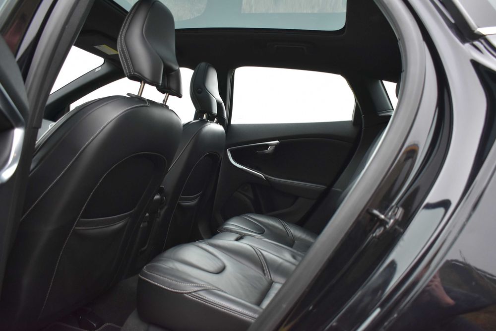 100% BEZWYPADKOWE Volvo V40 d2 R-design BiXenon Navi Kamera Panorama