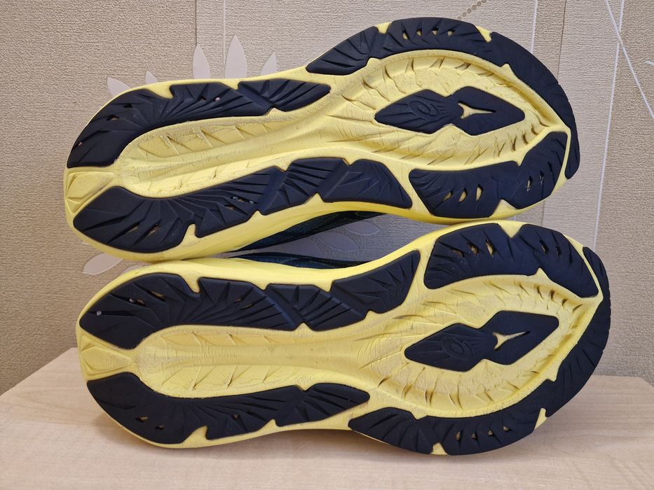 Чоловічі кросівки Asics Novablast 4 розмір 44