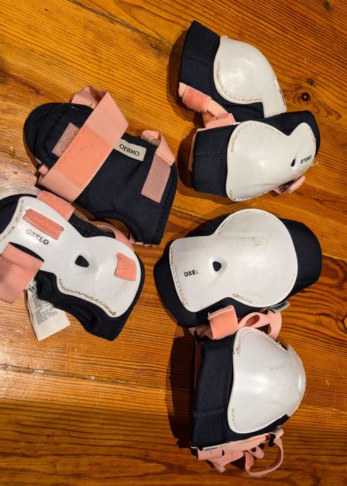 Girls Roller skates & safety kit