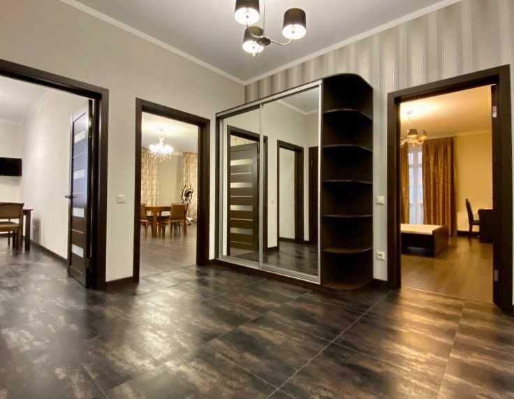 Без %. Центр. 3-кім. 140м2 м. Печерська. вул. Коновальця 36в