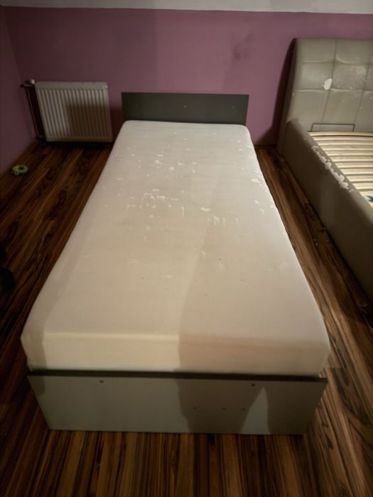 Łóżko pojedyncze z materacem
