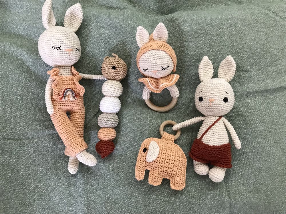 Coelhinha em amigurumi / crochet