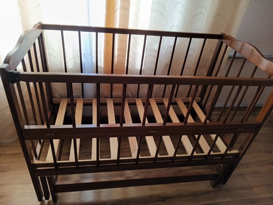 Колиска ,ліжечко є ще матрас