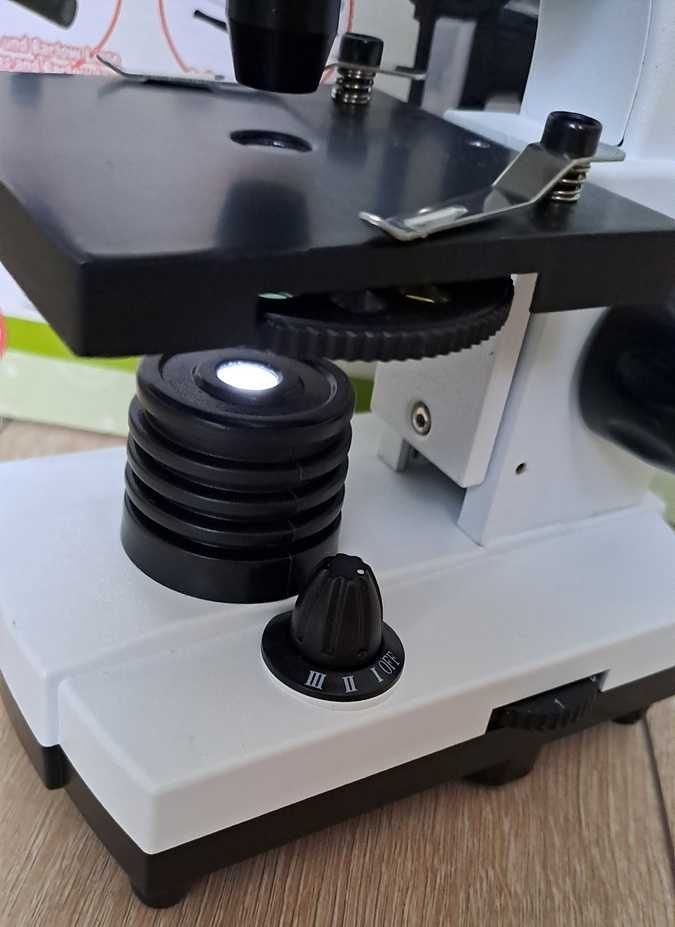 Mikroskop Bresser Biolux SEL 40x-1600x walizka