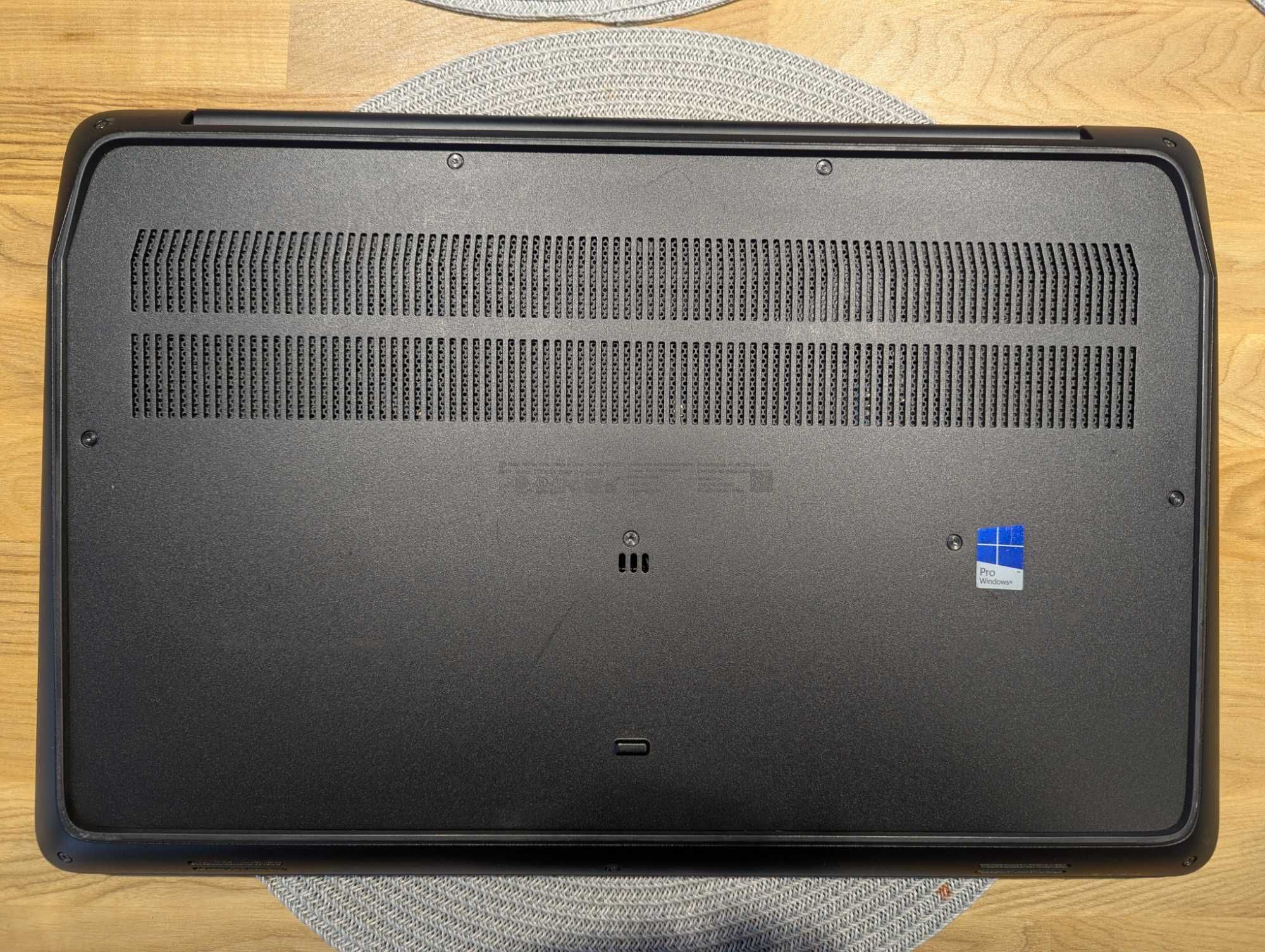 HP ZBOOK 17 G3/FHD IPS/i7-6700HQ/m4000m 4gb/16Gb ddr4/256m2/win