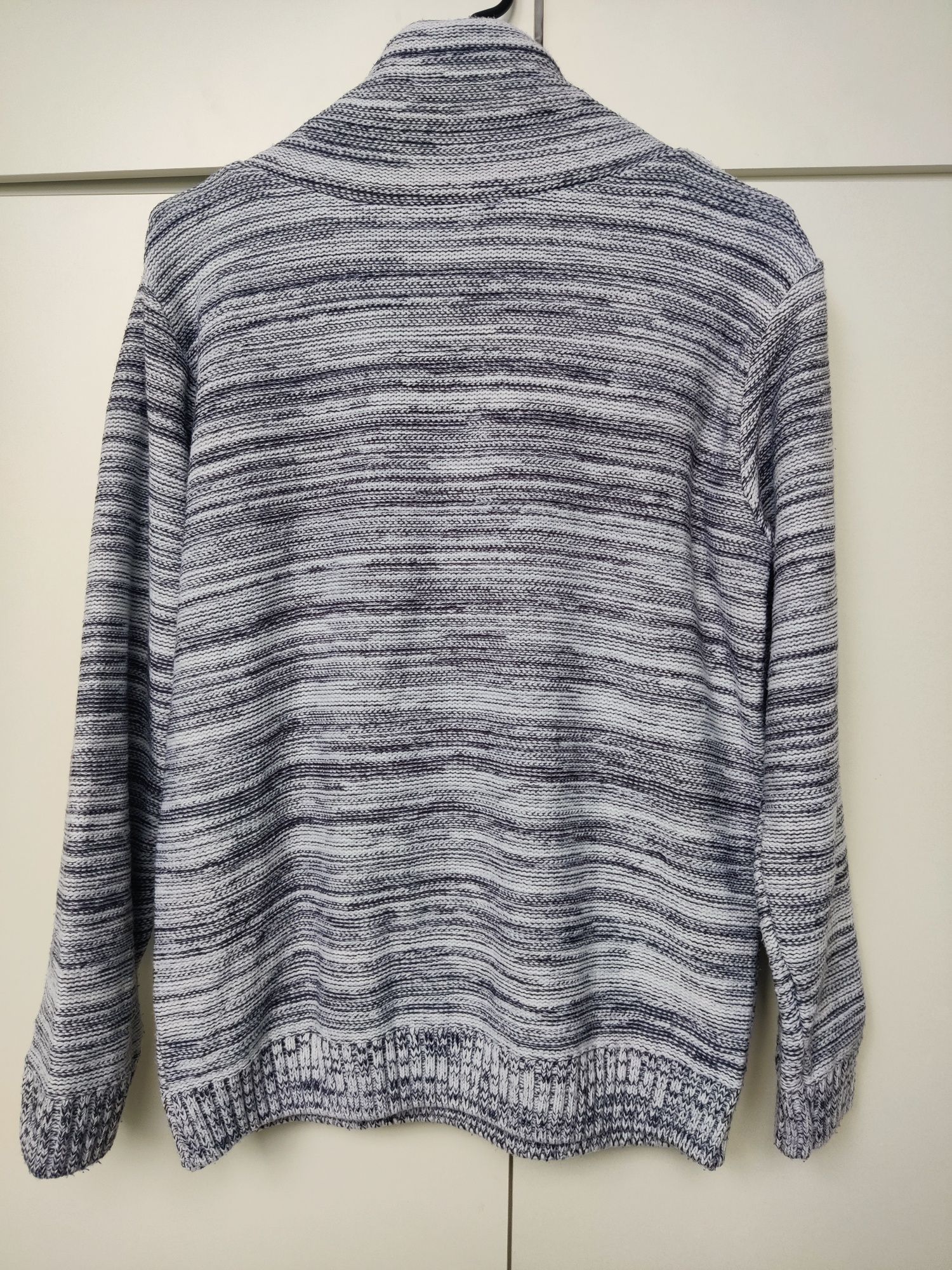 elegancki męski sweter z golfem