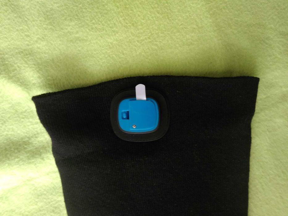 Czapka z lampką LED