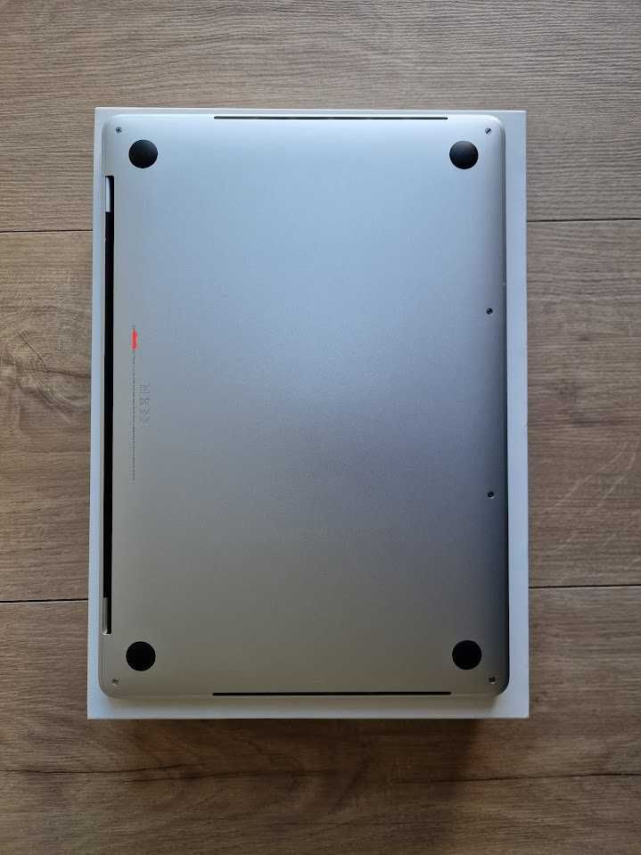 MacBook Pro (A1989, i5 4 rdzenie, 8/256, Touch Bar) - ideał, 69 cykli