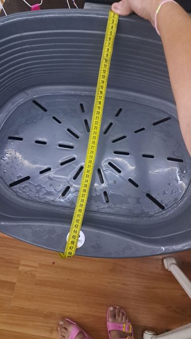 Продам пластиковый лежак Ferplast